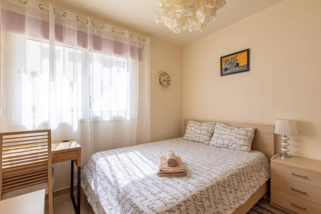 Lovely Bedroom In Shared Apartment Oroklini Exterior photo