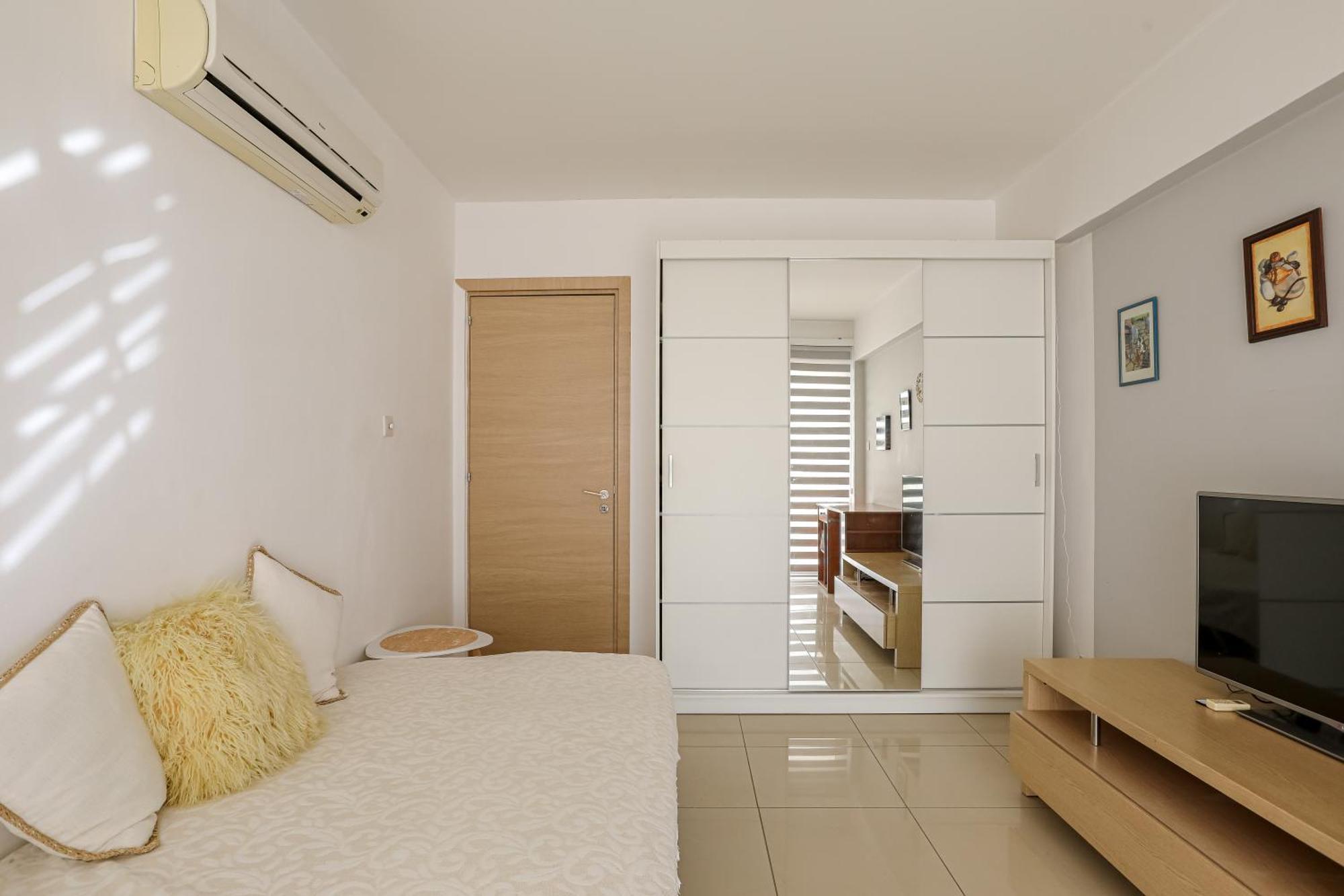 Lovely Bedroom In Shared Apartment Oroklini Exterior photo